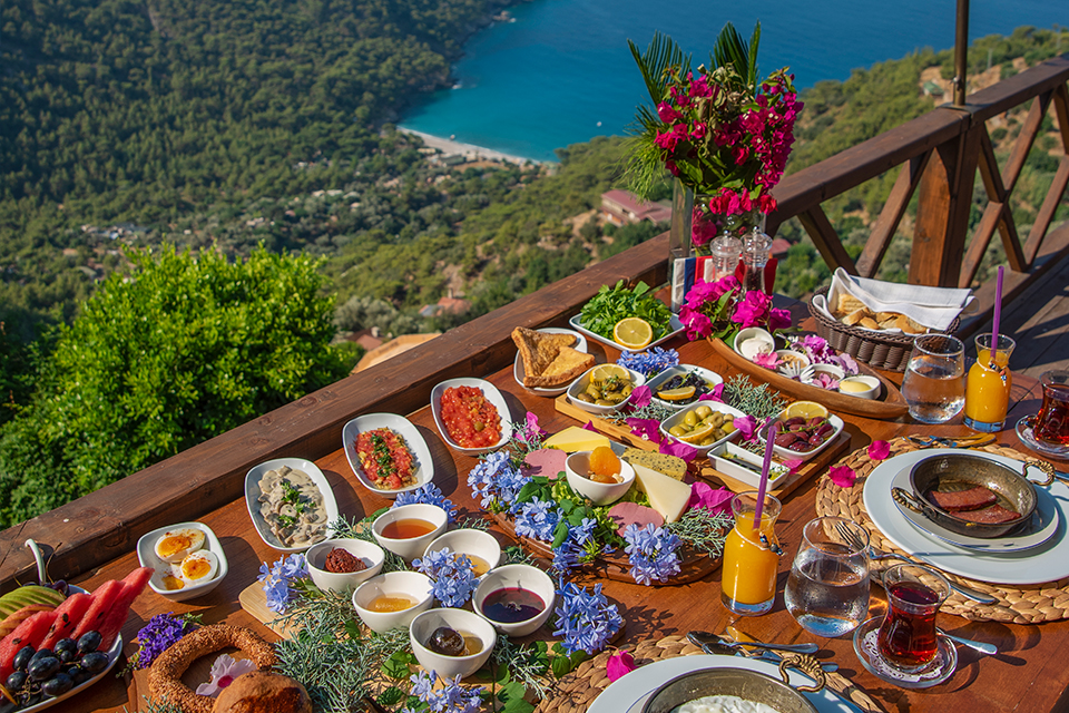 Manzaraya Karşı Lezzet Şöleni